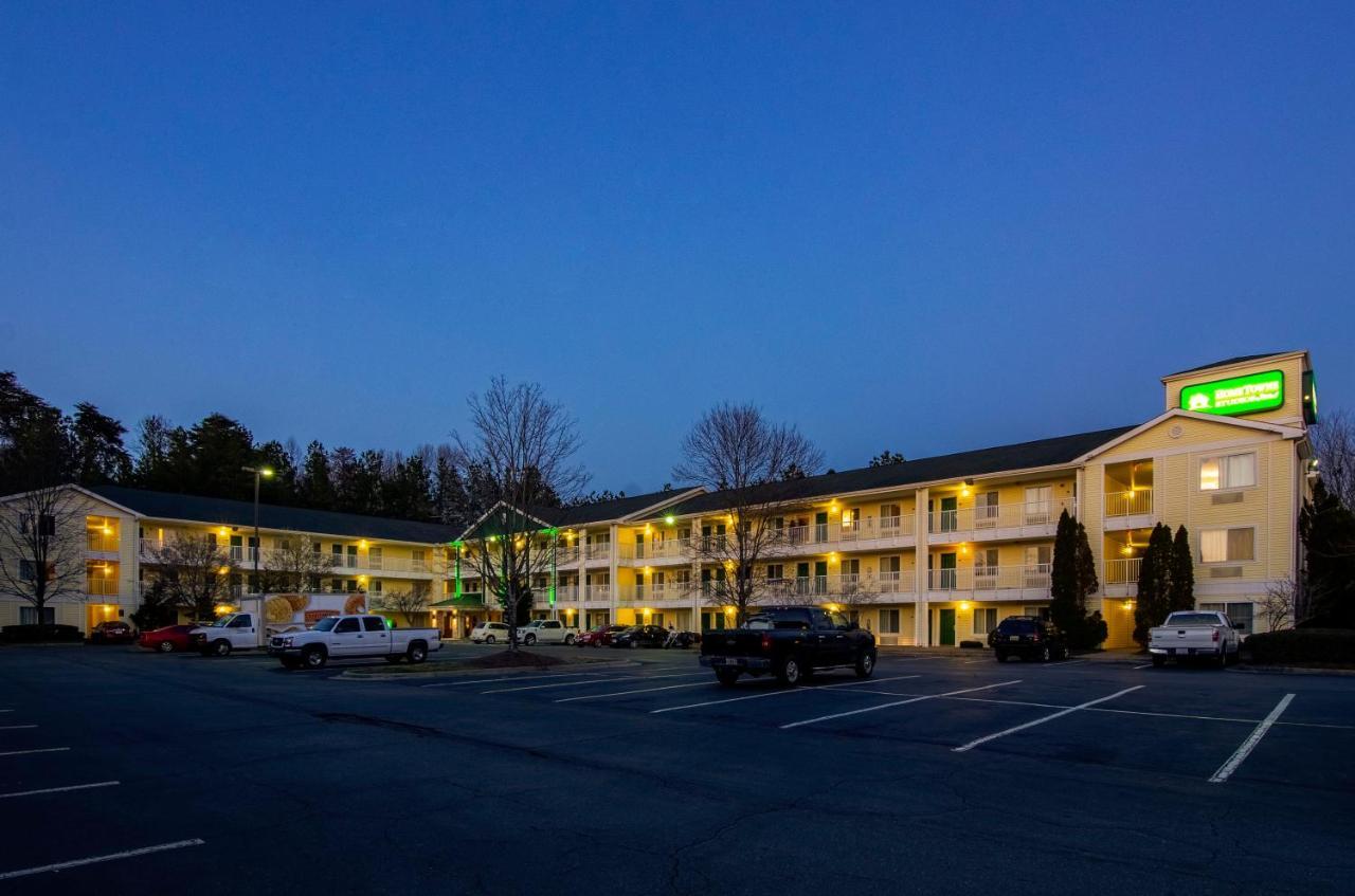 Hometowne Studios By Red Roof Winston-Salem - University Pkwy Eksteriør bilde