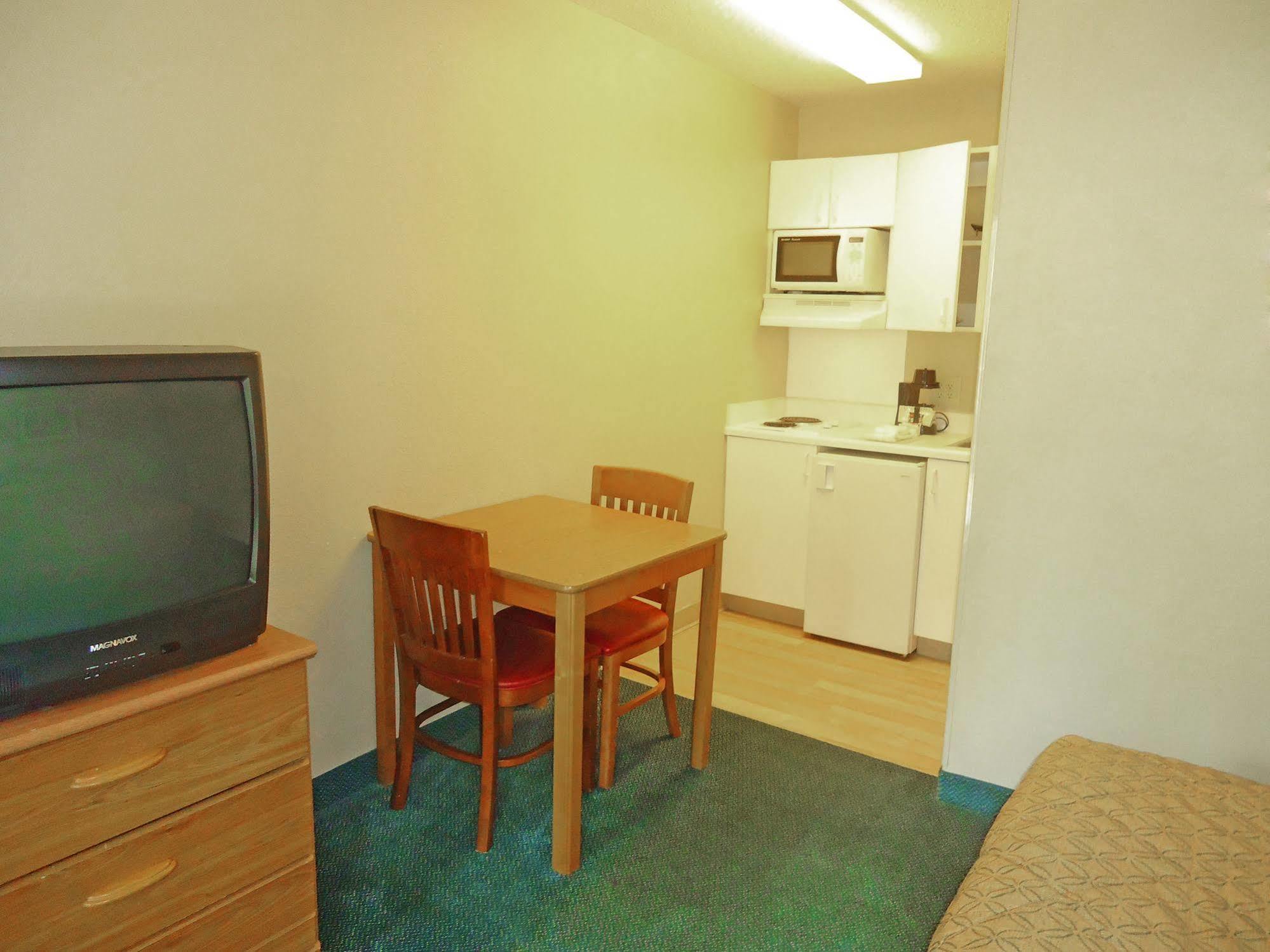Hometowne Studios By Red Roof Winston-Salem - University Pkwy Eksteriør bilde